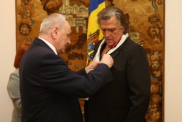 Moldovan president awards state distinctions to Romanian doctor, actor