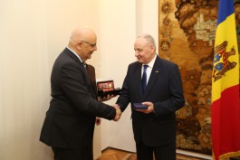 Moldovan president awards state distinctions to Romanian doctor, actor