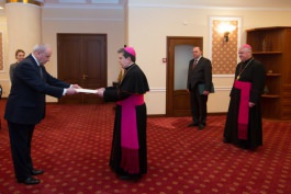 Președintele Timofti a primit scrisorile de acreditare ale ambasadorilor elvețian, croat, cipriot și ale nunțiului apostolic