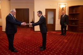 Moldovan president receives accreditation letters from four ambassadors