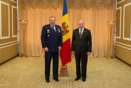 Moldovan president meets U.S. General