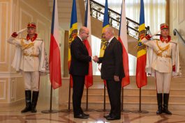 Moldovan president meets Czech PM