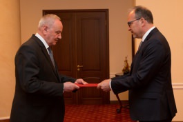 Moldovan president accepts credentials of three ambassadors