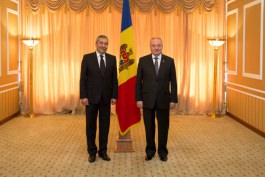 Moldovan president meets Azeri ambassador