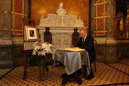 Moldovan president pays homage to Queen Ana of Romania