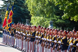 Moldovan president assists at 25th anniversary of National Army