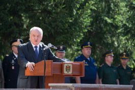 Moldovan president assists at 25th anniversary of National Army