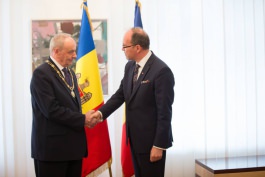 Moldovan president receives distinction awarded by Romanian state