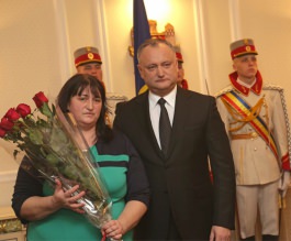 Igor Dodon a oferit distincții de stat unor mame cu mulți copii