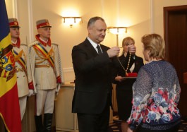 Igor Dodon a oferit distincții de stat unor mame cu mulți copii