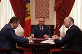 Head of State holds talks with Parliament Speaker, Prime Minister on political, economic situation in Moldova