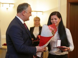 8 femei remarcabile din Republica Moldova au fost decorate de Igor Dodon cu ocazia zilei de 8 Martie