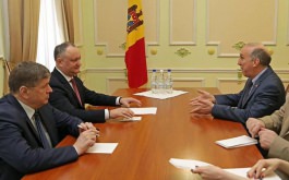 Președintele țării, Igor Dodon avut o întrevedere cu Ambasadorul Extraordinar şi Plenipotenţiar al SUA în Republica Moldova, E.S. James D. Pettit