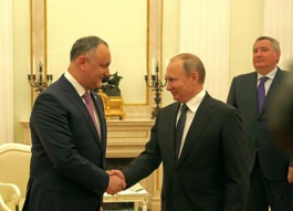 Prelungirea amnistiei pentru migranţi, reglementarea diferendului transnistrean, parteneriatul strategic moldo-rus – subiectele discuţiei dintre Igor Dodon şi Vladimir Putin