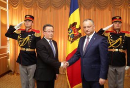 Moldovan president receives accreditation letters of new ambassadors agree