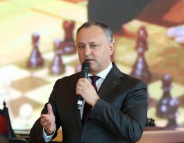 Igor Dodon a participat la ceremonia de premiere a învingătorilor la Turneul internaţional la șah rapid, ”Memorial V. Cebanenco”