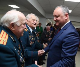 Igor Dodon a participat la inaugurarea expoziției placardelor din perioada Marelui Război pentru Apărarea Patriei