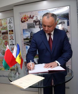 Igor Dodon a participat la inaugurarea expoziției placardelor din perioada Marelui Război pentru Apărarea Patriei