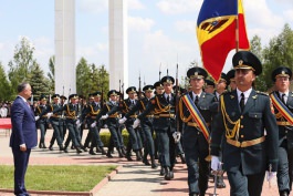 Președintele Republicii Moldova a participat la ceremonia de înhumare a osemintelor a 15 ostași, căzuți în luptele pentru eliberarea Moldovei