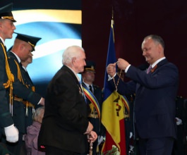 Președintele Republicii Moldova a conferit distincții de stat cu prilejul Zilei Victoriei unui grup de veterani