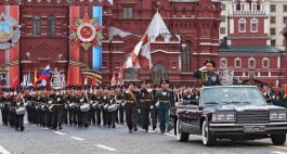 Igor Dodon a participat la Parada Victoriei din Piața Roșie și a depus flori la Mormîntul ostașului necunoscut