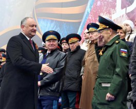 Igor Dodon a participat la Parada Victoriei din Piața Roșie și a depus flori la Mormîntul ostașului necunoscut