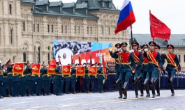 Игорь Додон принял участие в Параде Победы в Москве и возложил цветы к Могиле Неизвестного Солдата