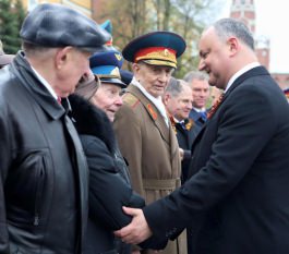 Игорь Додон принял участие в Параде Победы в Москве и возложил цветы к Могиле Неизвестного Солдата