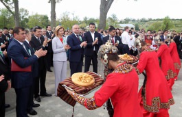 Президент Молдовы принял участие в церемонии открытия детского садика в селе Чишмикиой