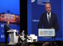 Igor Dodon a rostit un discurs în cadrul Forumului Economic Internațional din Sankt Petersburg