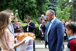 Președintele Igor Dodon a participat la Festivalul Căpșunelor și Mierii din satul Sadova