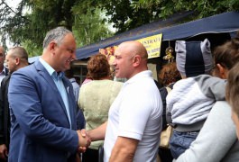 Președintele Igor Dodon a participat la Festivalul Căpșunelor și Mierii din satul Sadova