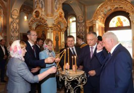 Igor Dodon a asistat la slujba oficiată la biserica-monument “în numele Tuturor Sfinţilor şi în memoria victimelor căzute întru salvarea Patriei noastre”