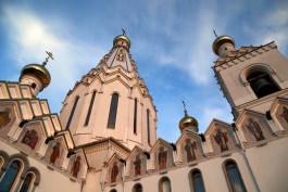 Igor Dodon a asistat la slujba oficiată la biserica-monument “în numele Tuturor Sfinţilor şi în memoria victimelor căzute întru salvarea Patriei noastre”