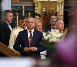 În ziua canonizării lui Ștefan cel Mare, Igor Dodon a înmînat decorații de stat la 16 preoți ai Mitropoliei Moldovei