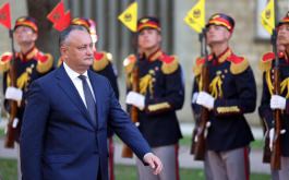 Igor Dodon a conferit distincţii de stat Gărzii de Onoare cu prilejul marcării a 25 de ani de la formare