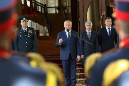 Igor Dodon a conferit distincţii de stat Gărzii de Onoare cu prilejul marcării a 25 de ani de la formare