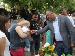 Președintele țării a participat la festivalul ortodox „Un trandafir, o lumînare pentru Ştefan cel Mare” din satul Oxentea