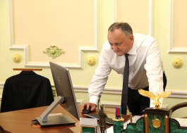 Igor Dodon a înmînat „Diploma de Onoare” a Președintelui Republicii Moldova la 100 de absolvenți