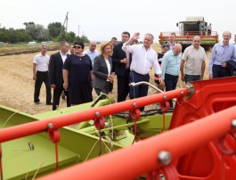 Președintele Igor Dodon a vizitat întreprinderea agricolă „Avito-Lux” din Găgăuzia