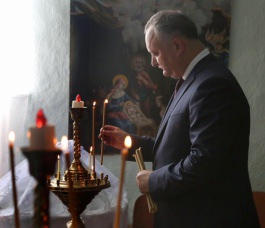 Președintele Igor Dodon a vizitat biserica Sfinții Arhangheli Mihail și Gavriil din satul Slobozia Mare