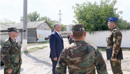 Președintele Republicii Moldova a vizitat baza de aviație ”Decebal” din Mărculești și baza de păstrare tehnică, a armamentului și patrimoniului militar din Florești