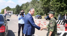 Igor Dodon a efectuat o vizită la Compania infanterie independentă a Forţelor de Menţinere a Păcii a Republicii Moldova din satul Varniţa, raionul Anenii Noi