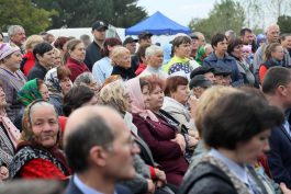 Президент страны принял участие в празднике ”Toamna de Aur - la Nistru, la mărgioară” в селе Кошница Дубоссарского района