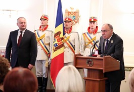 Igor Dodon a înmînat înalte distincții de stat și 141 de Diplome de Onoare ale Președintelui Republicii Moldova