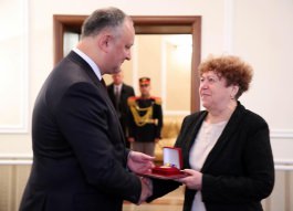 Igor Dodon a înmînat înalte distincții de stat și 141 de Diplome de Onoare ale Președintelui Republicii Moldova