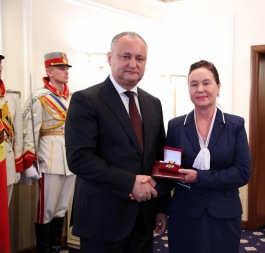 Igor Dodon a înmînat înalte distincții de stat și 141 de Diplome de Onoare ale Președintelui Republicii Moldova