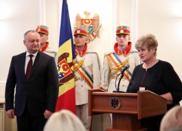 Igor Dodon a înmînat înalte distincții de stat și 141 de Diplome de Onoare ale Președintelui Republicii Moldova