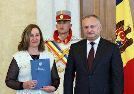 Igor Dodon a înmînat înalte distincții de stat și 141 de Diplome de Onoare ale Președintelui Republicii Moldova