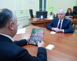 Moldovan president meets Russian envoy